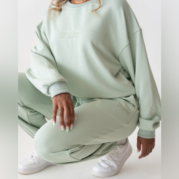 SAGE GREEN SWEATPANTS AND CREWNECK - Picture 5 of 6